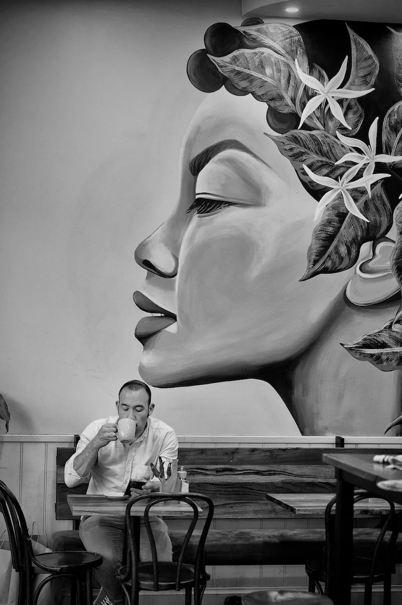 Coffee shop scene by street photographer Peter Pickering